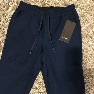 Lululemon Men’s Navy Bowline Pant Size SM